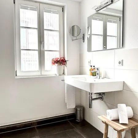 Adler Und Restaurant Hotel *