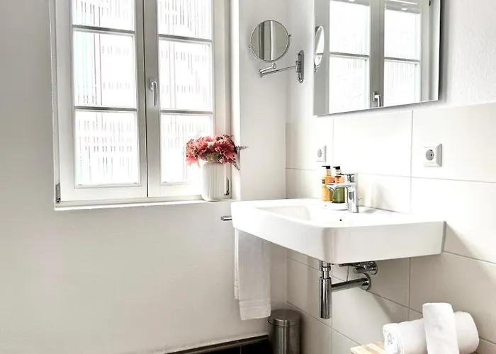 Adler Und Restaurant Hotel *